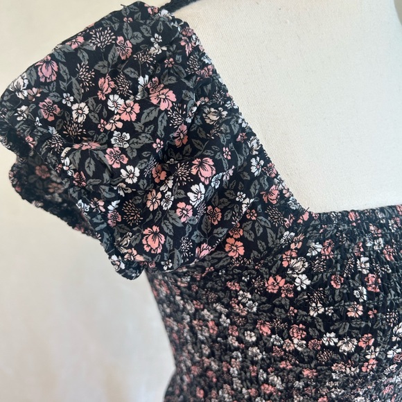 Floral Crop Top - Picture 2 of 4